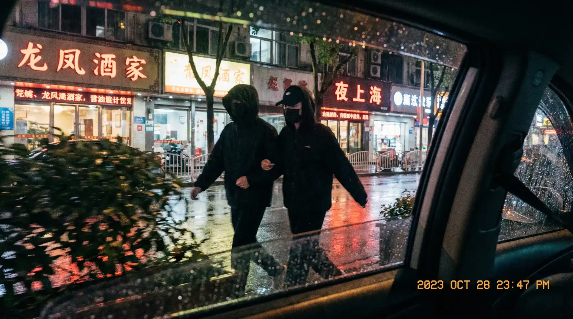 OVERLORD第四季骨王樱花动漫 - 顶流明星深夜密会现场抓拍照片
